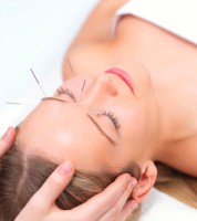 /album/exemplos-de-massagens-e-terapias-disponiveis/acupuncture-jpg/
