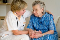 /album/alguns-servi%c3%a7os-enfermagem/nurse-old-woman-sitting-jpg/